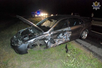 Starogard GdaĹski - wypadek na A1. radiowozy oĹwietlajÄ rozbity pojazd